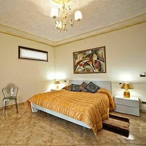 Bed & Breakfast Airport House