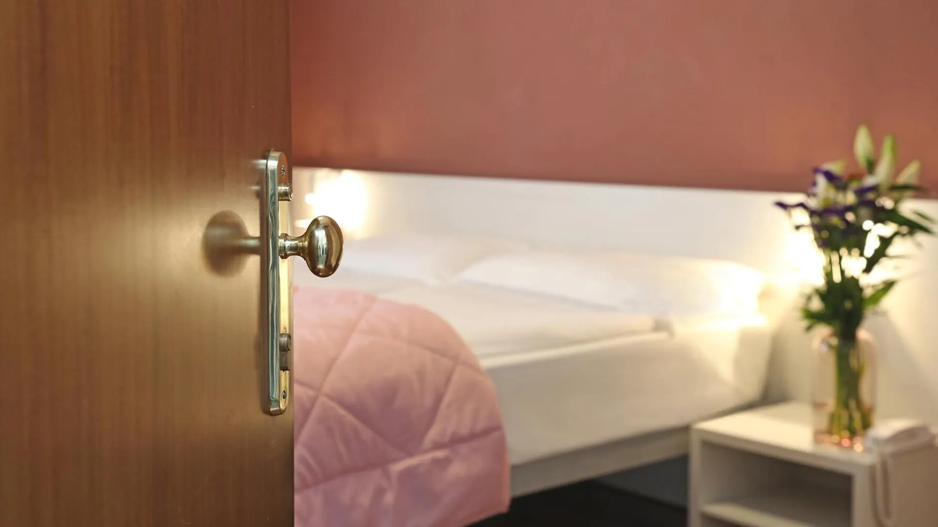 ** Hotel Albergo All'Ancora Lake Garda Italy
