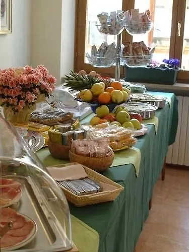 Albergo All'Ancora Lake Garda Hotel